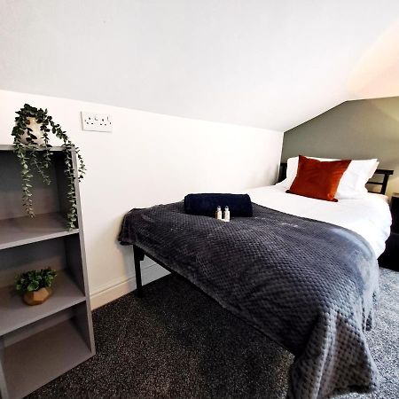 Bright 3 Bed Apartment With Terrace, Free Parking On Premises ワトフォード エクステリア 写真