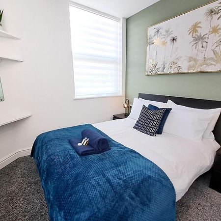 Bright 3 Bed Apartment With Terrace, Free Parking On Premises ワトフォード エクステリア 写真
