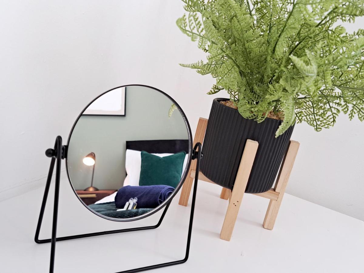 Bright 3 Bed Apartment With Terrace, Free Parking On Premises ワトフォード エクステリア 写真