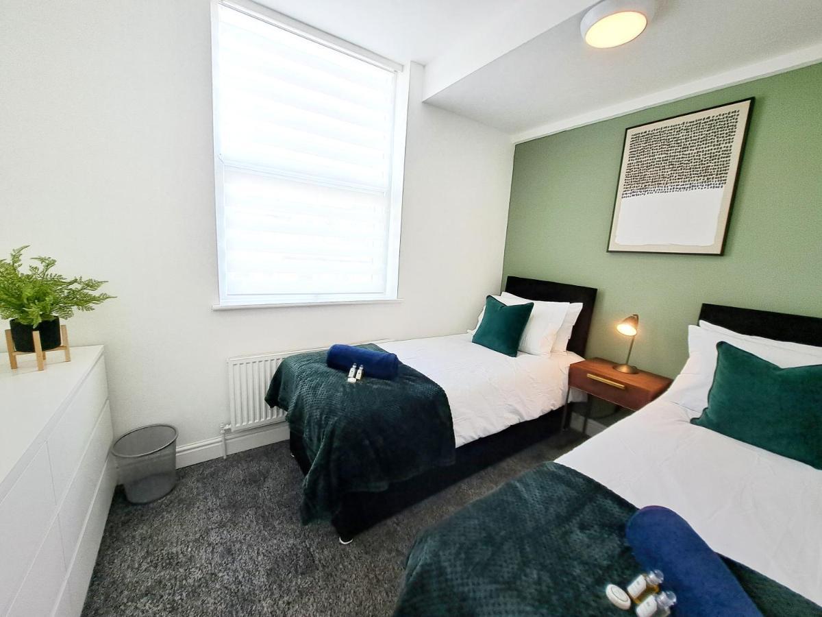 Bright 3 Bed Apartment With Terrace, Free Parking On Premises ワトフォード エクステリア 写真