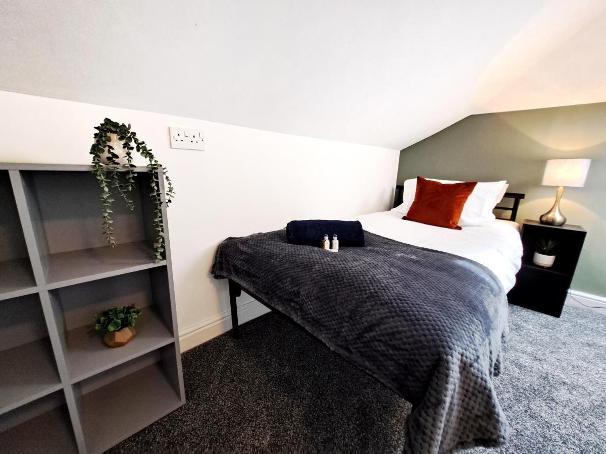 Bright 3 Bed Apartment With Terrace, Free Parking On Premises ワトフォード エクステリア 写真