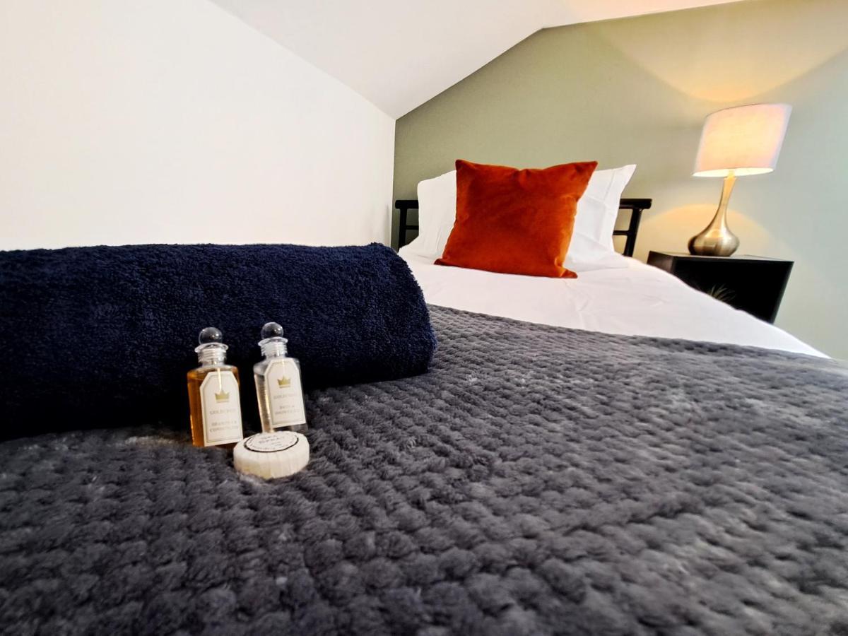 Bright 3 Bed Apartment With Terrace, Free Parking On Premises ワトフォード エクステリア 写真
