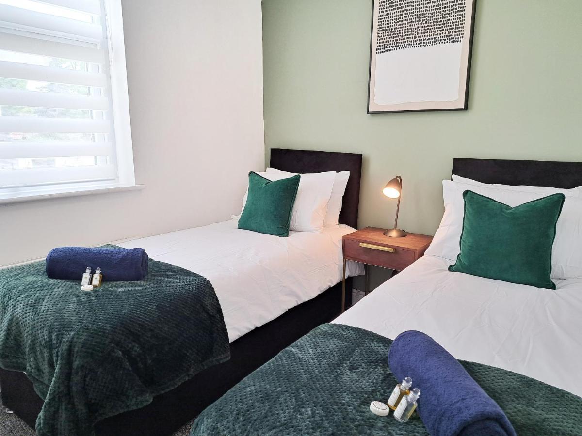 Bright 3 Bed Apartment With Terrace, Free Parking On Premises ワトフォード エクステリア 写真