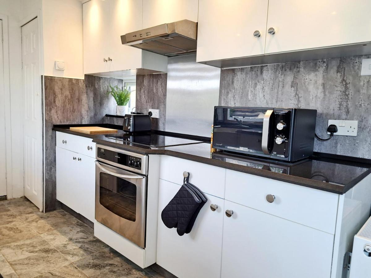 Bright 3 Bed Apartment With Terrace, Free Parking On Premises ワトフォード エクステリア 写真