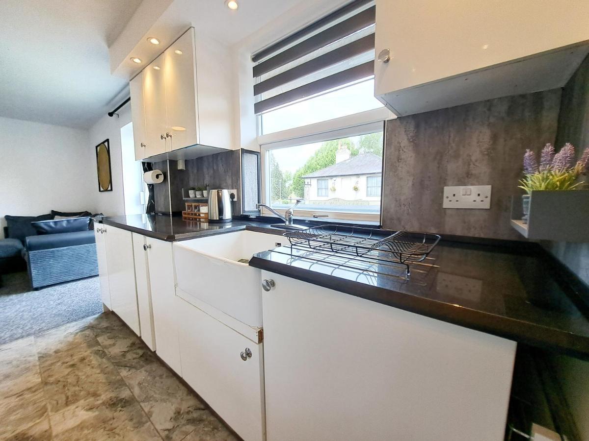 Bright 3 Bed Apartment With Terrace, Free Parking On Premises ワトフォード エクステリア 写真