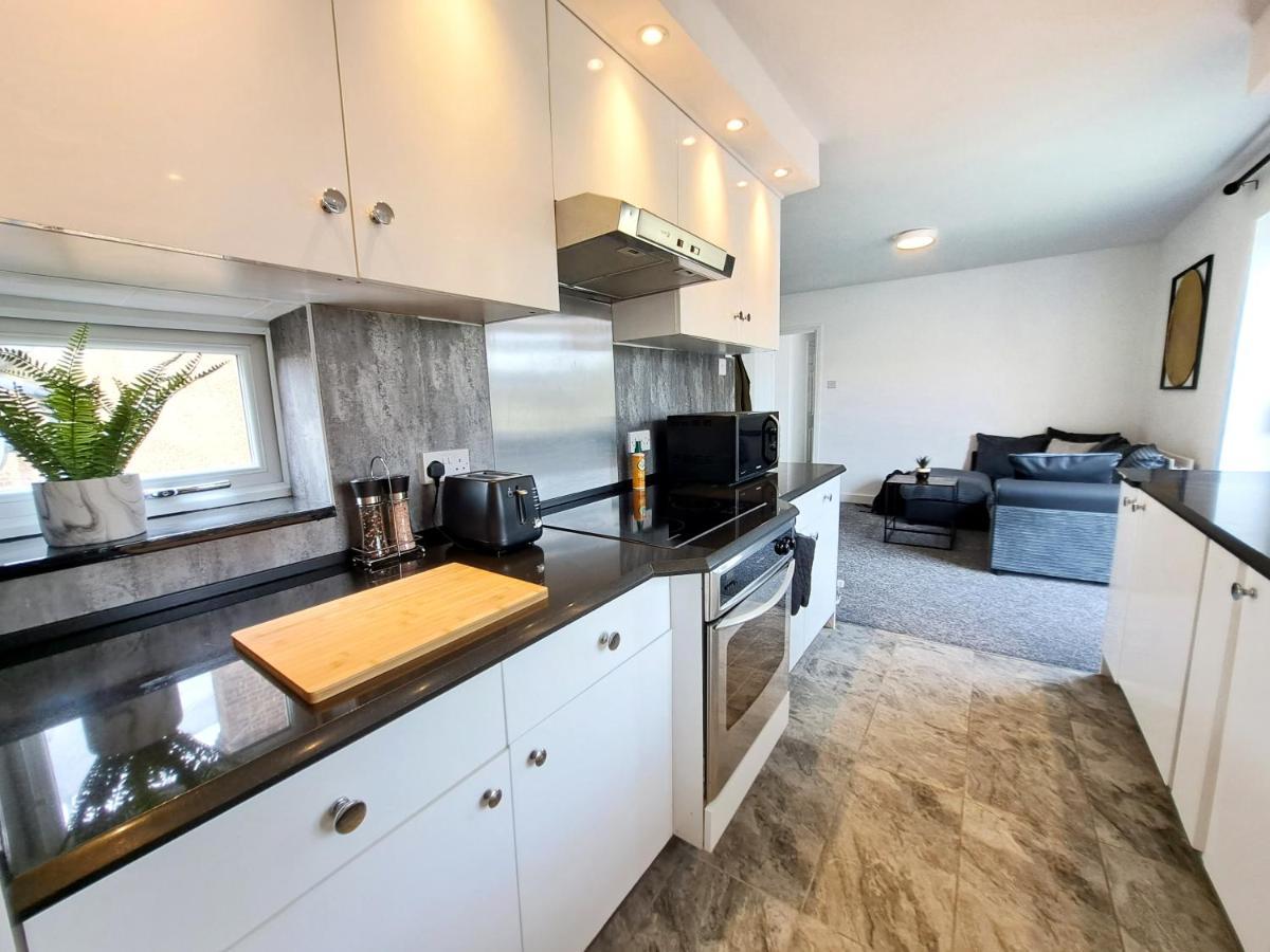 Bright 3 Bed Apartment With Terrace, Free Parking On Premises ワトフォード エクステリア 写真